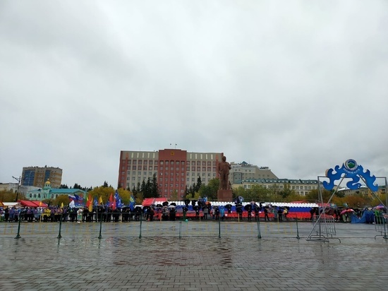 День Читинского района начался на площади Ленина несмотря на дождь