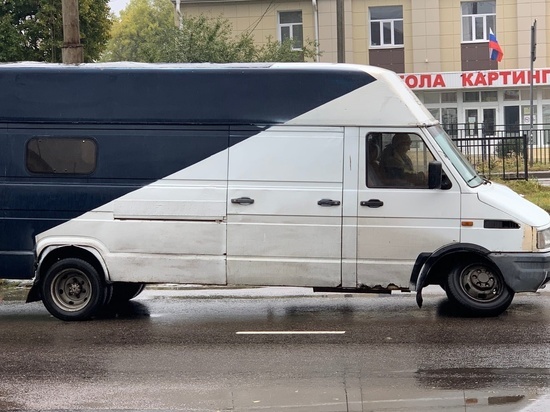 В Курске на Литовской бортовой фургон потерял ведущее колесо