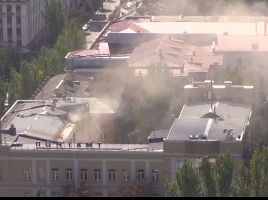 Площадь Ленина и Главпочтамт попали под обстрел в Донецке