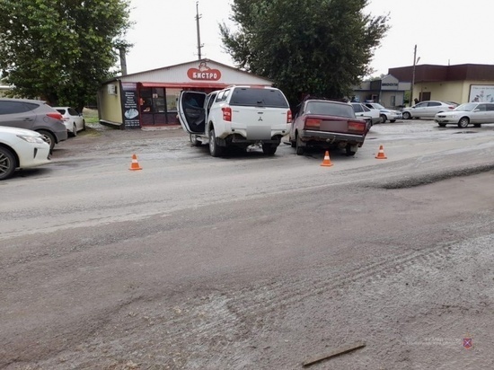В Волгоградской области иномарка Mitsubishi протаранила «Жигули»
