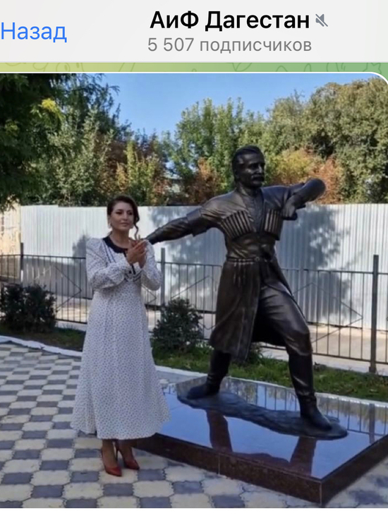 В Дагестане открыли памятник Льву Манахимову