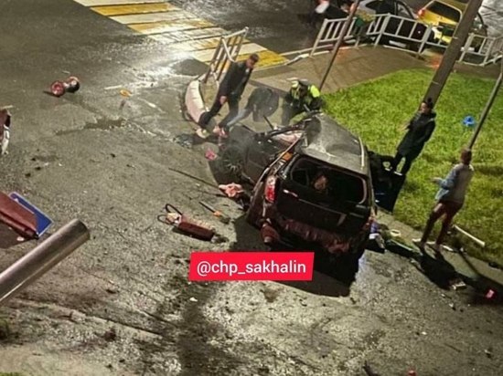 Водитель и пассажир Subaru разбились в ДТП на Сахалине — очевидцы