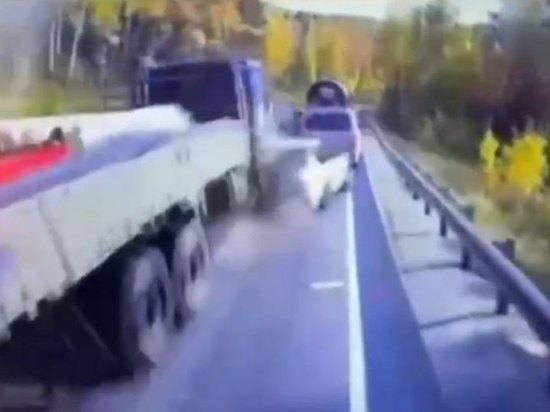 На федеральной трассе «Байкал» грузовик протаранил бензовоз и 5 иномарок