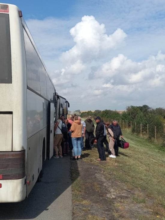 Воронежские госавтоинспекторы помогли пассажирам сломавшегося автобуса добраться с моря до Минска