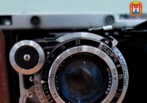 Жители Калининградской области могут увидеть фотоаппарат «Москва-5» с футляром в Музее истории, находящемся в Советске. Соответствующая публикация была выложена в официальном сообществе регионального правительства во «ВКонтакте».