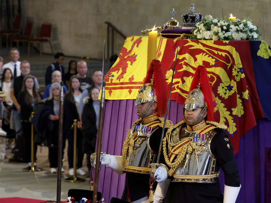 Президент Армении нарушил правила поведения у гроба Елизаветы II