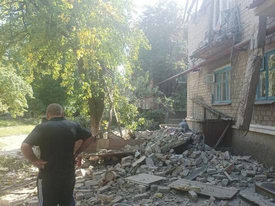 В Донецке показали последствия обстрелов микрорайона Абакумова: ФОТО