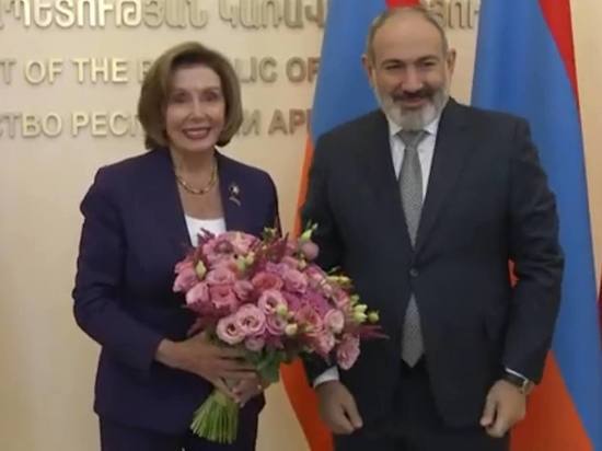 Пелоси обсудила с Пашиняном "продвижение демократии в регионе"