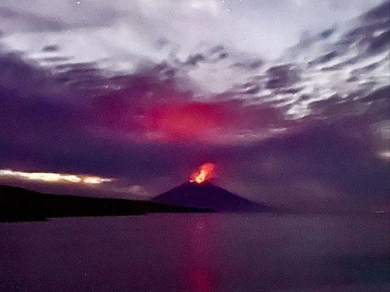 На Курилах проснулся гигантский вулкан Алаид: прогнозируются мощные лавовые потоки