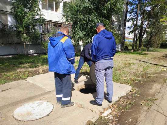 В Хабаровске течь на улице Панфиловцев может стать серьезной проблемой зимой