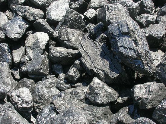 Fakt: угольные склады Польши опустели из-за эмбарго на российское топливо