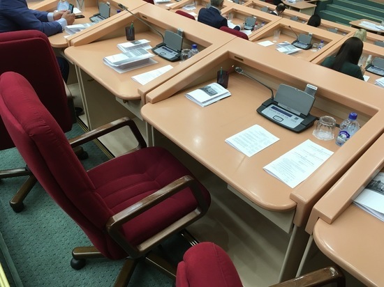 Три депутата от "Единой России" отказались идти в Саратовскую областную думу: только что они сдали мандаты
