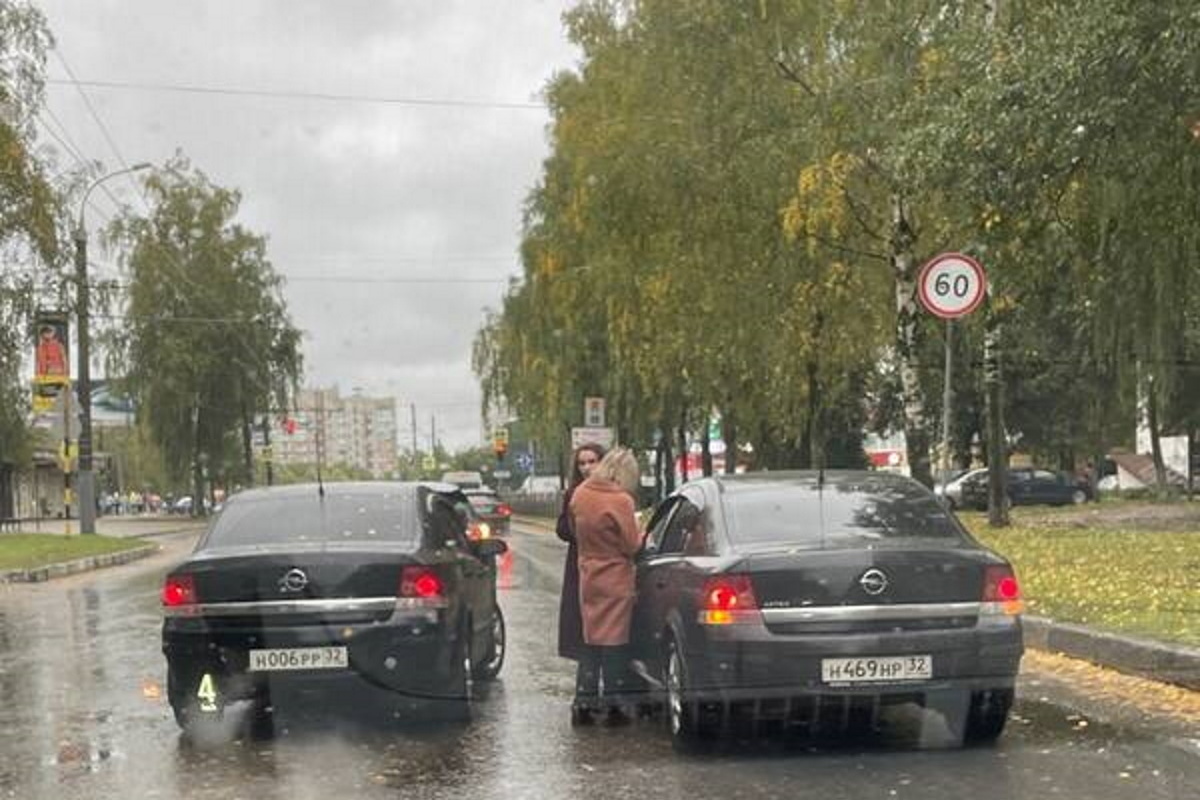 Брянск тудей новости брянска. Автомобиль на улице.