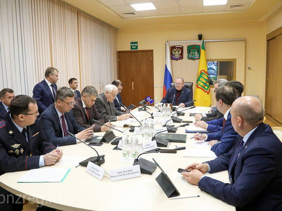 Пензенский губернатор раскритиковал ресурсников, которые оставляют асфальт в отвратительном состоянии