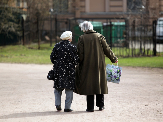 Более 5,3 тысячи парам в Петербурге выплатили премии за прожитые вместе 50, 60 и 70 лет