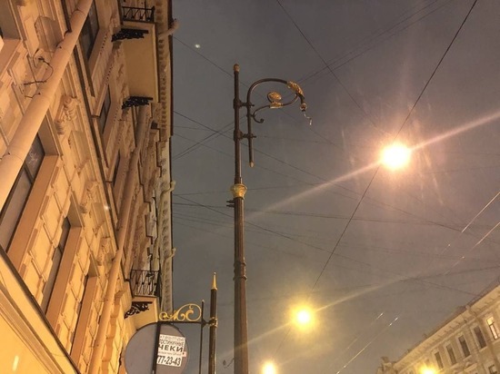 Более 100 новых светильников установили вдоль километровой дороги на Ленинском проспекте