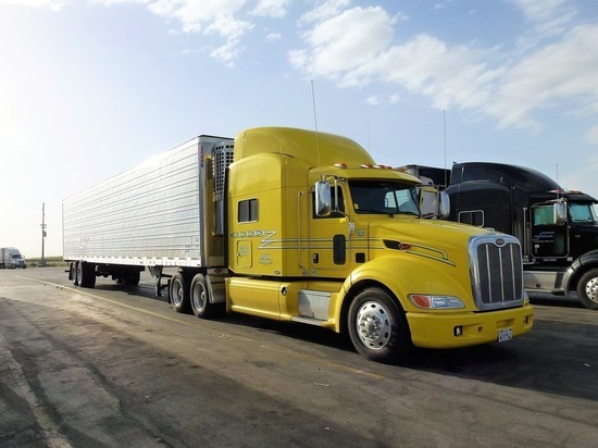 «Известия»: в Казахстане начали задерживать российские грузовики с товарами из ЕС