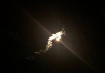 Жители окраинного Петровского района Донецка наблюдали ночью странное зрелище, напоминающее работу осветительного снаряда