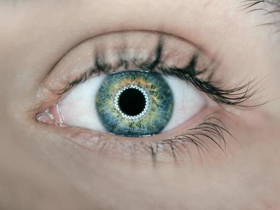Офтальмолог: цвет радужки глаза может измениться с возрастом