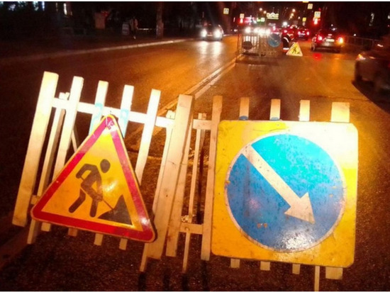 В Ижевске очередная машина на улице Петрова провалилась под асфальт