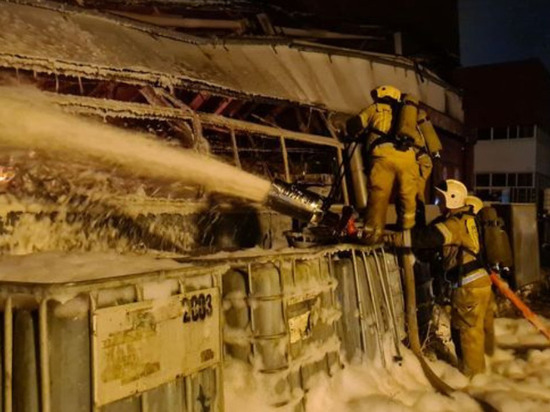 В Ижевске выгорело более 5 000 кв. м. корпуса лакокрасочного производства