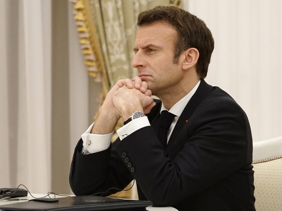 Макрон назвал "пародией" анонсированные референдумы