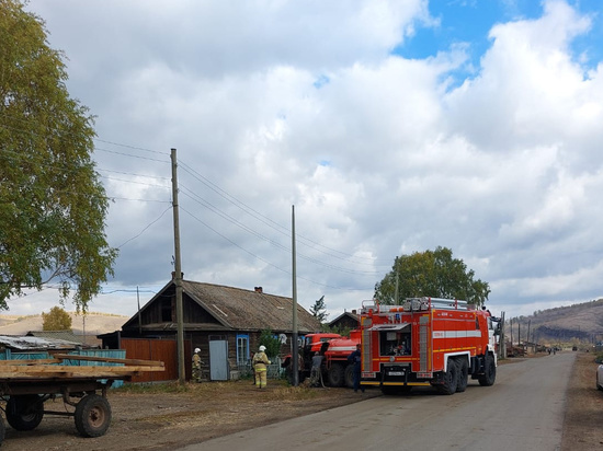 В одном из пожаров минувших суток в Хакасии чуть не погибла женщина