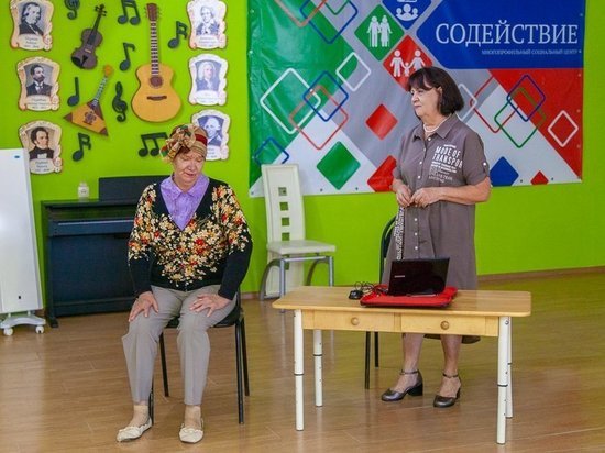 Астраханских пенсионеров развеселил юмористический концерт