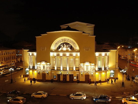 Из-за смерти Пускепалиса в Волковском театре не будут останавливать фестиваль