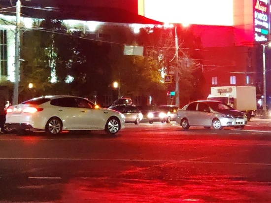 В Курске произошло ДТП на площади Перекальского