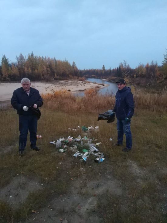 В Надымском районе сразу после сообщения «МК Ямал» убрали мусор у реки
