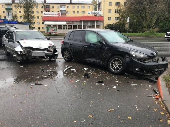 Два человека пострадали в ДТП на улице Чернышевского в Вологде