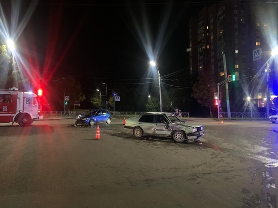 В Орле в столкновении иномарки и «ВАЗа» пострадали два человека