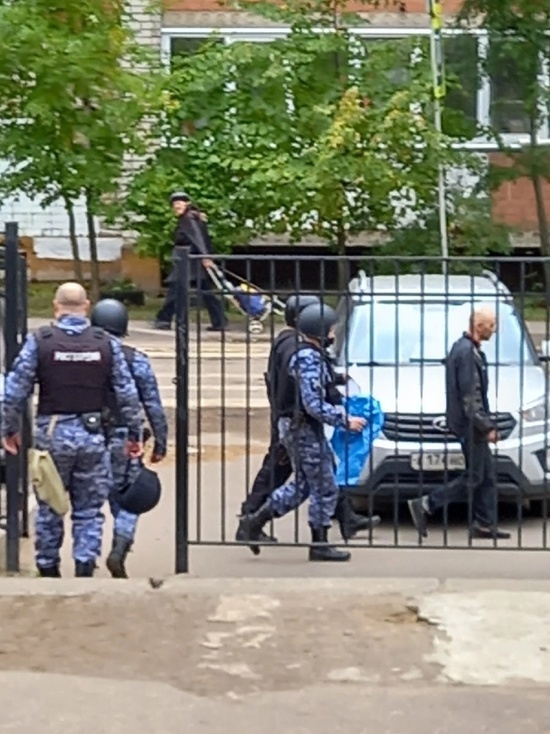 В Ярославской школе росгвардейцы искали вооруженного мужчину