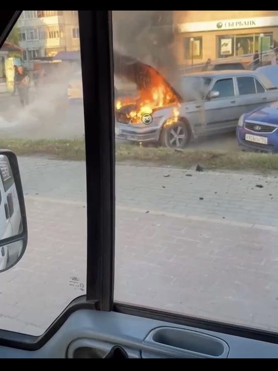 В Пензе загорелась «Волга» на парковке