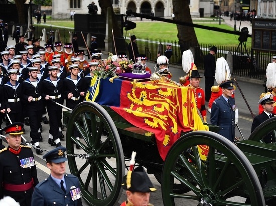 Перечислены драгоценности, которые унесла с собой в гроб Елизавета II