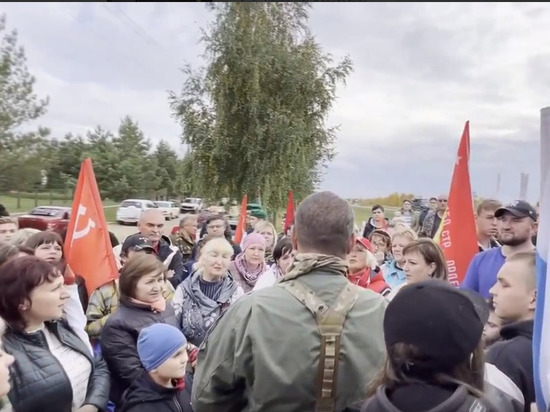 Жители Ливен хлебом и солью встретили вернувшихся с СВО бойцов Росгвардии