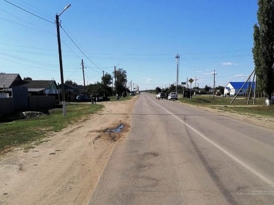 В Волгоградской области водитель «пятнадцатой» врезался в опору ЛЭП