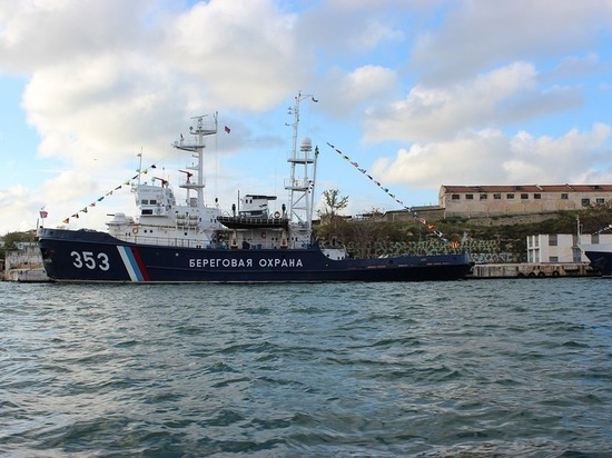 В Севастополе взорвали плавающий в море дрон