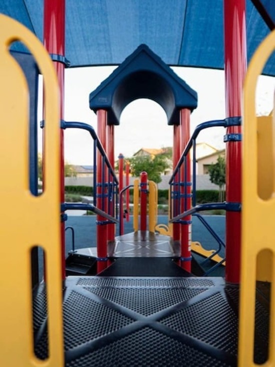 К концу 2022 года в Калининграде отремонтируют 19 детских площадок