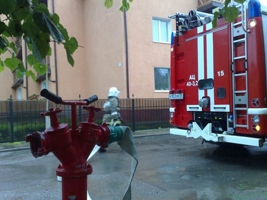 Из-за пожара в Калининграде эвакуировали 15 человек
