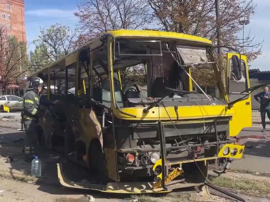 Маршрутный автобус попал под обстрел в центре Донецка