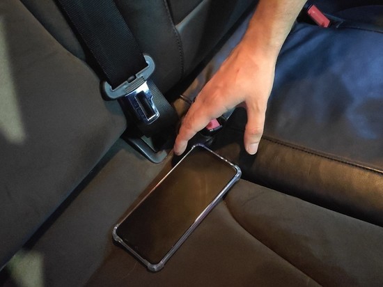 Таксисту грозит срок за кражу телефона череповчанки