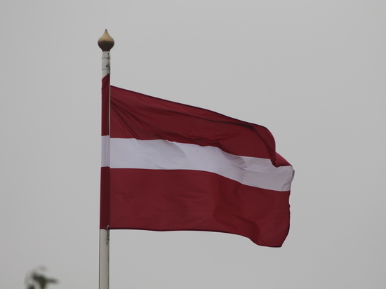 Латвия обязала россиян-обладателей ВНЖ выучить латышский за год