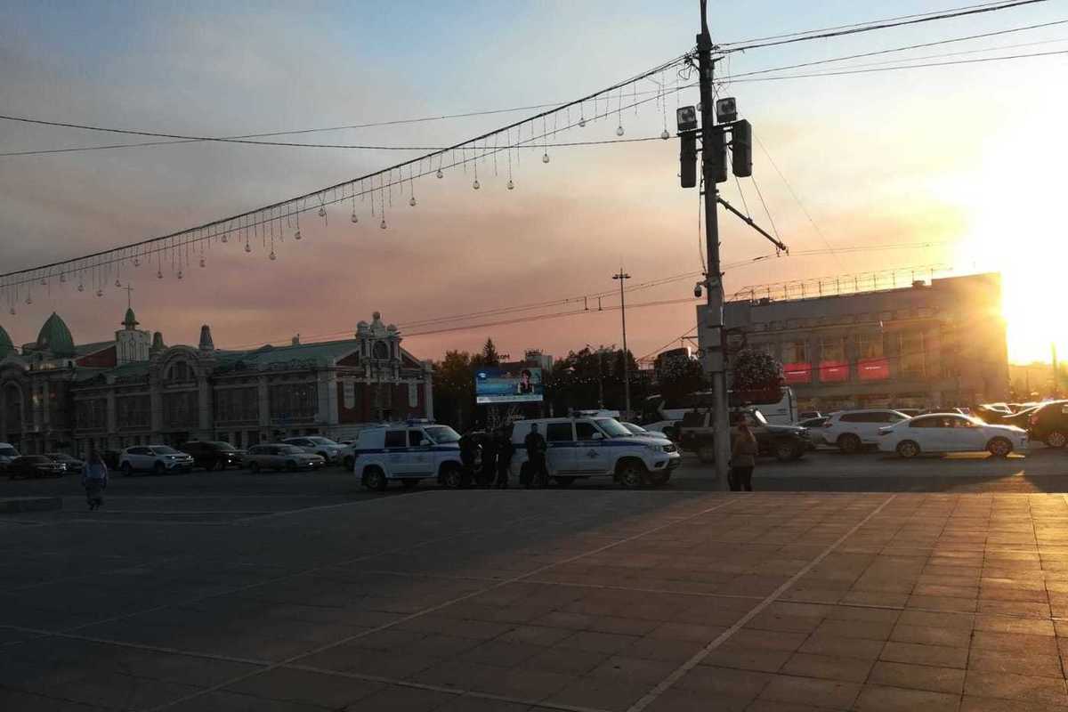 Опять новосибирск. Новосибирск площадь Ленина осенью. Площадь Ленина Новосибирск сегодня.