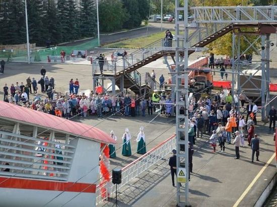 Андрей Назаров открыл пешеходный мост на станции «Янаул»