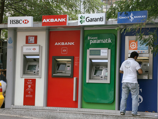 Туристка рассказала о штурмующих турецкие банкоматы россиянах