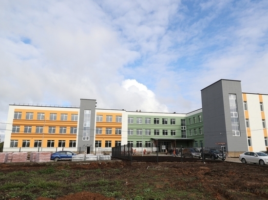 Школу и детский сад в Малой Вишере достроят до конца года