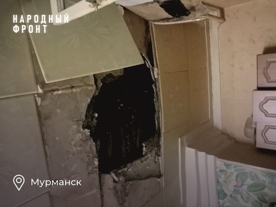 Жительница аварийного дома в Мурманске оказалась погребена под плитами, упавшими с потолка
