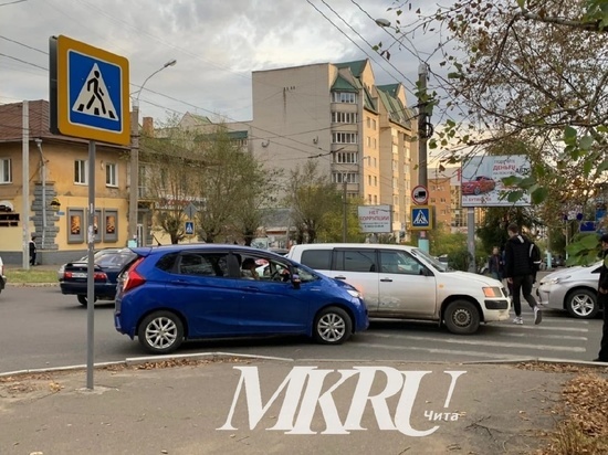 ДТП затруднило движение на перекрестке Бутина-Угданской в Чите